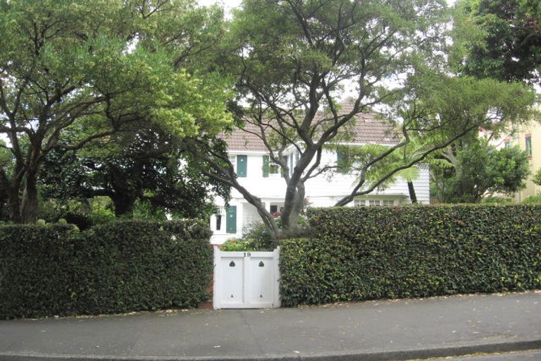 Photo of property in 19 Fitzherbert Terrace, Thorndon, Wellington, 6011