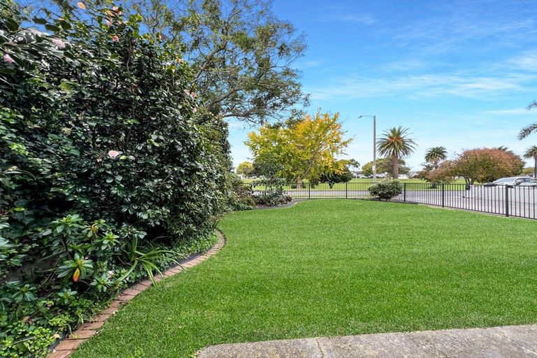 Photo of property in 71 Douglas Mclean Avenue, Marewa, Napier, 4110