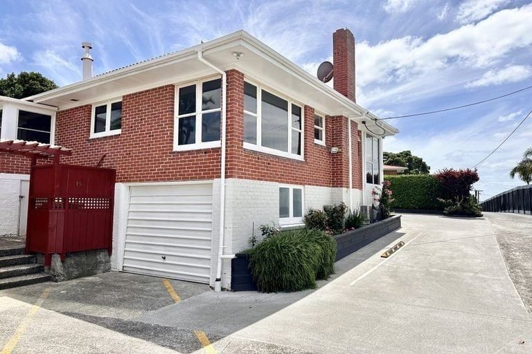 Photo of property in 19 Fairlea Road, Te Atatu South, Auckland, 0610