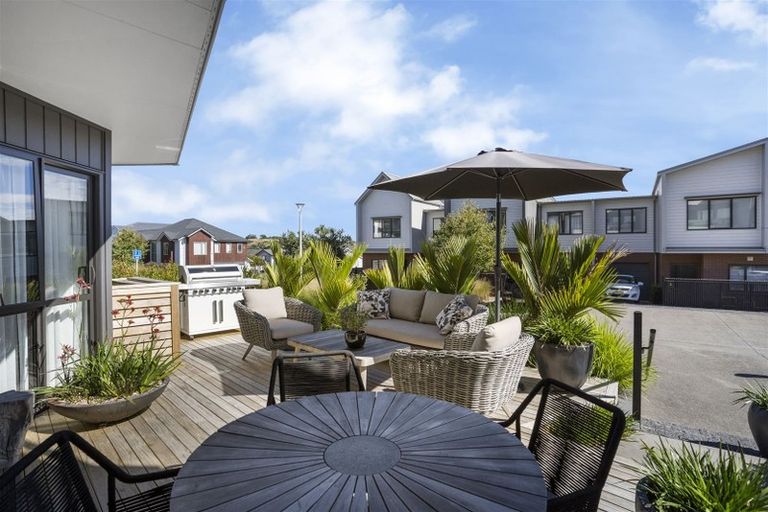 Photo of property in 14 Moki Place, Long Bay, Auckland, 0630