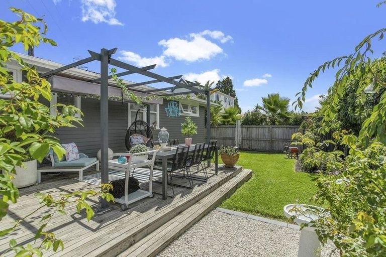 Photo of property in 29 Cobham Crescent, Kelston, Auckland, 0602