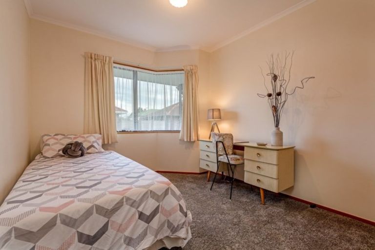Photo of property in 10 Seville Court, Terrace End, Palmerston North, 4410