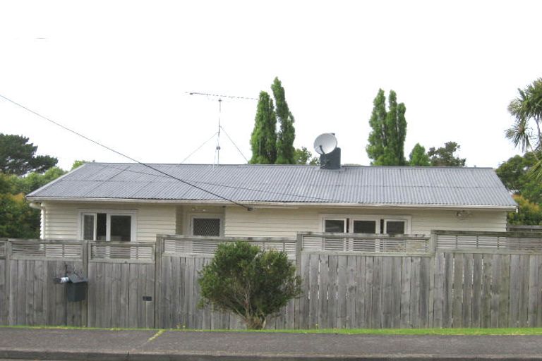 Photo of property in 1/41 Lancaster Road, Beach Haven, Auckland, 0626