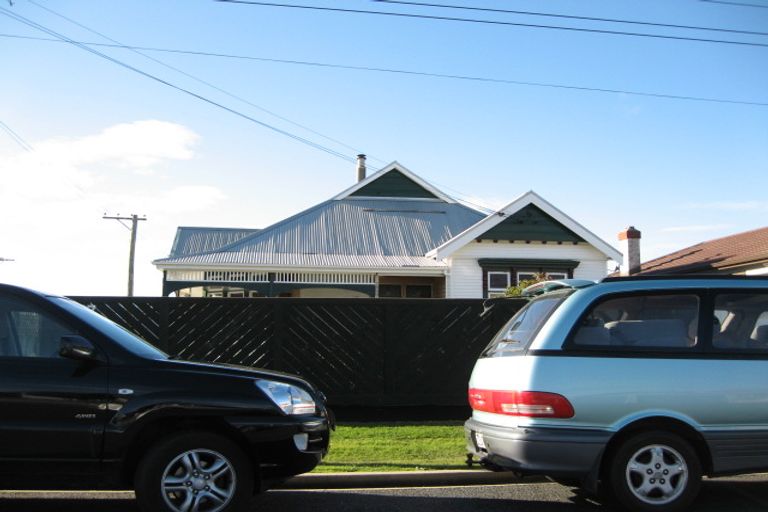 Photo of property in 127 Hargest Crescent, Saint Clair, Dunedin, 9012