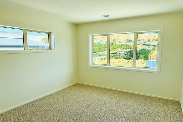 Photo of property in 7 Pine Hill Rise, Glenside, Wellington, 6037