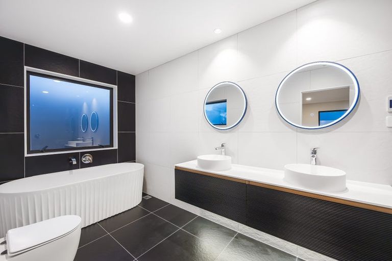 Photo of property in 15 Kumukumu Road, Long Bay, Auckland, 0630