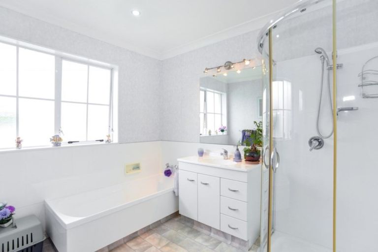 Photo of property in 227 Tudor Avenue, Mayfair, Hastings, 4122