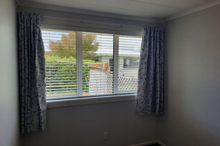 Photo of property in 2/12 Poplar Grove, Ebdentown, Upper Hutt, 5018