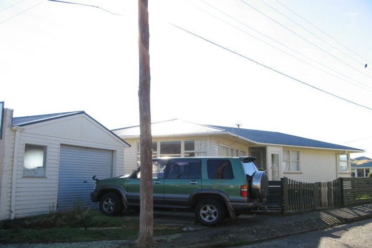 Photo of property in 2 Christopher Way, Paparangi, Wellington, 6037