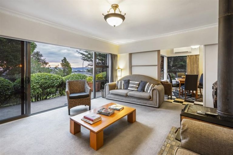 Photo of property in 37 Ridgemount Rise, Mangere Bridge, Auckland, 2022