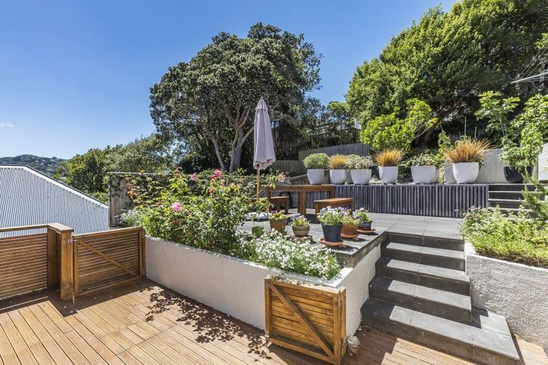 Photo of property in 9 Kellsmere Crescent, Island Bay, Wellington, 6023