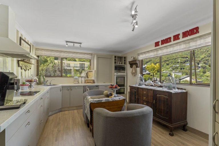 Photo of property in 16 Arthur Crescent, Waikawa, Picton, 7220