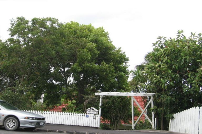 Photo of property in 1/99 Hinemoa Street, Birkenhead, Auckland, 0626