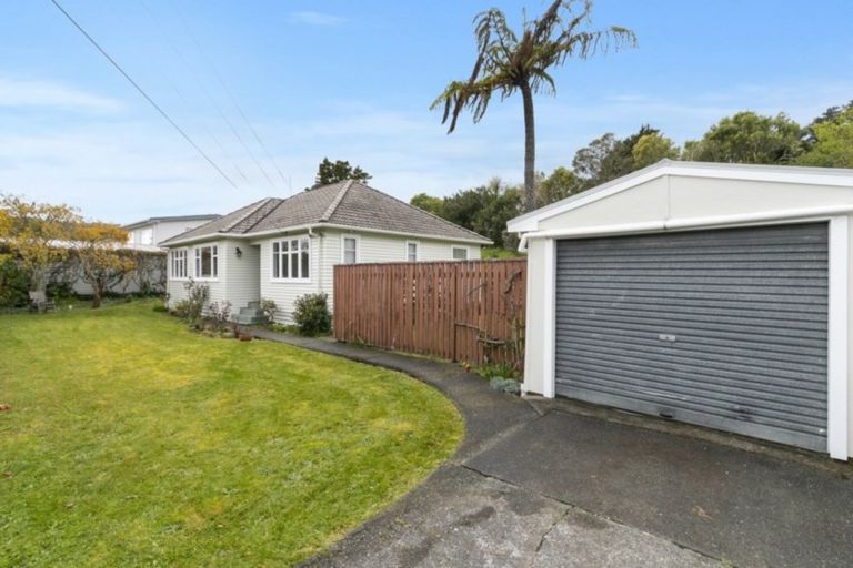 Photo of property in 15 Peel Place, Wainuiomata, Lower Hutt, 5014