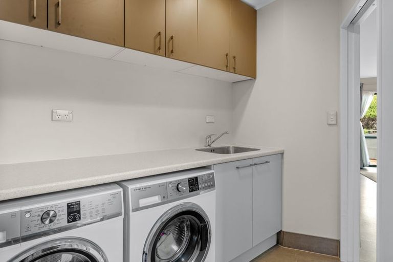 Photo of property in 140 Chelsea View Drive, Chatswood, Auckland, 0626