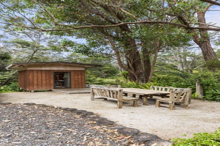 Photo of property in 126 Candia Road, Henderson Valley, Auckland, 0614