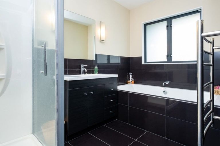 Photo of property in 21 Fairview Place, Havelock North, 4130