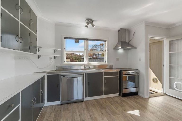 Photo of property in 55 Karaka Crescent, Levin, 5510