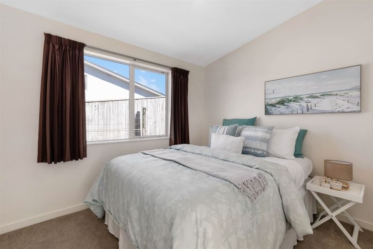 Photo of property in 18 Dusky Crescent, Aotea, Porirua, 5024