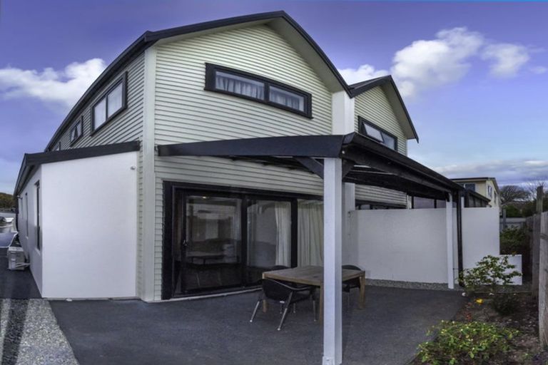 Photo of property in 2/18 Kenilworth Street, Addington, Christchurch, 8024