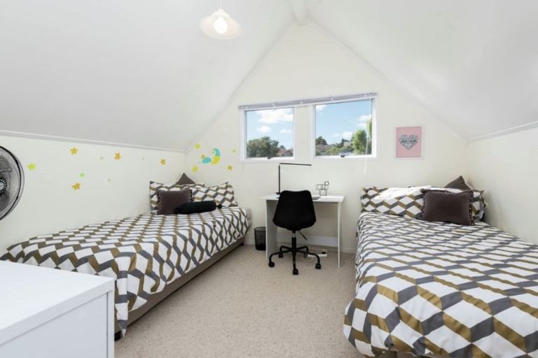 Photo of property in 11 Acland Place, Botany Downs, Auckland, 2010