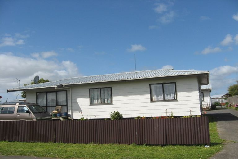 Photo of property in 2/16 Templeton Place, Clendon Park, Auckland, 2103