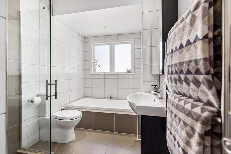 Photo of property in 23 Lucknow Terrace, Khandallah, Wellington, 6035