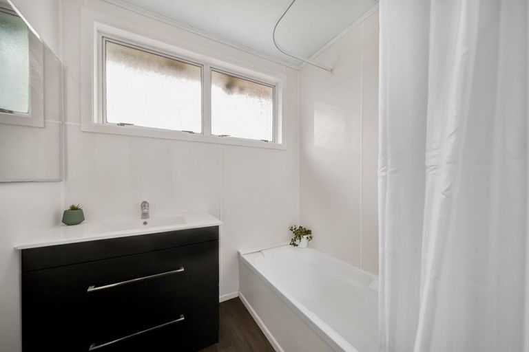 Photo of property in 7 Whakawhiti Street, Marfell, New Plymouth, 4310