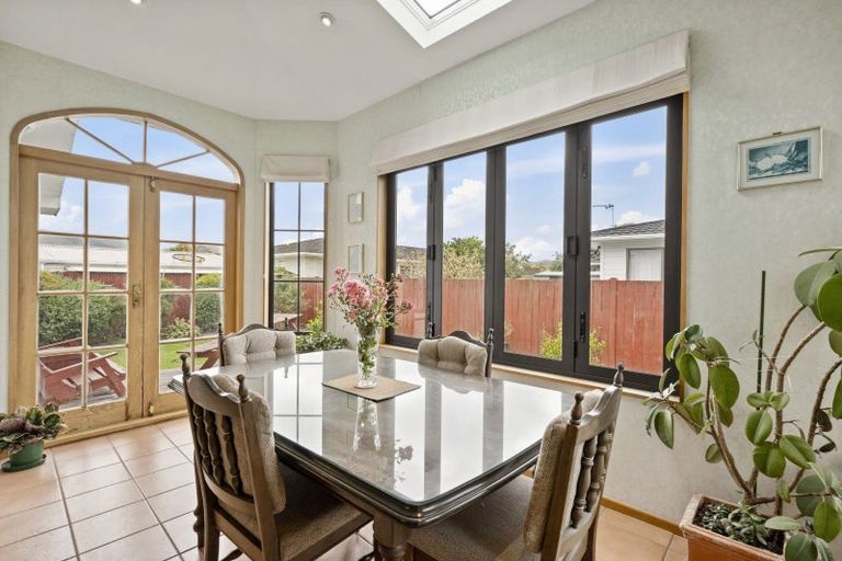 Photo of property in 17 Waddington Drive, Naenae, Lower Hutt, 5011