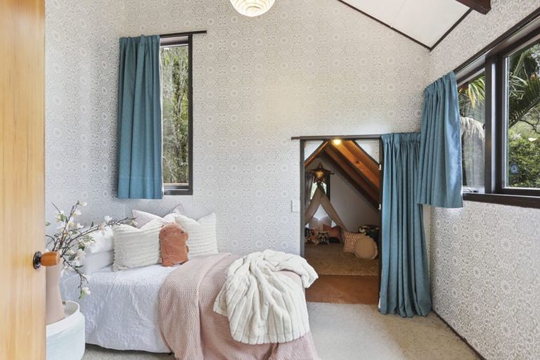 Photo of property in 34 Wood Bay Road, Titirangi, Auckland, 0604