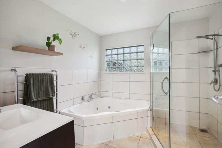 Photo of property in 47 Universal Drive, Henderson, Auckland, 0610