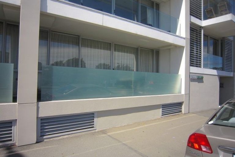 Photo of property in 72 Oriental Parade, Oriental Bay, Wellington, 6011