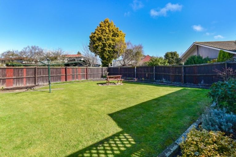 Photo of property in 17 Delaware Crescent, Russley, Christchurch, 8042