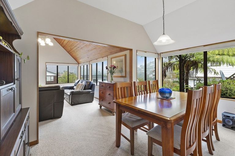 Photo of property in 25 Thatcher Crescent, Crofton Downs, Wellington, 6035