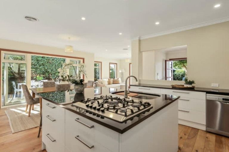 Photo of property in 62 Stapletons Road, Richmond, Christchurch, 8013