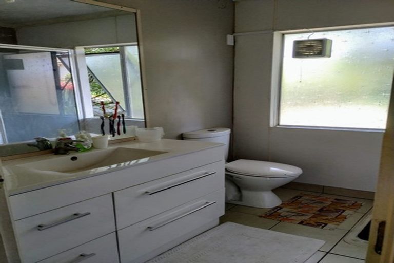 Photo of property in 1/83 Mcleod Road, Te Atatu South, Auckland, 0610