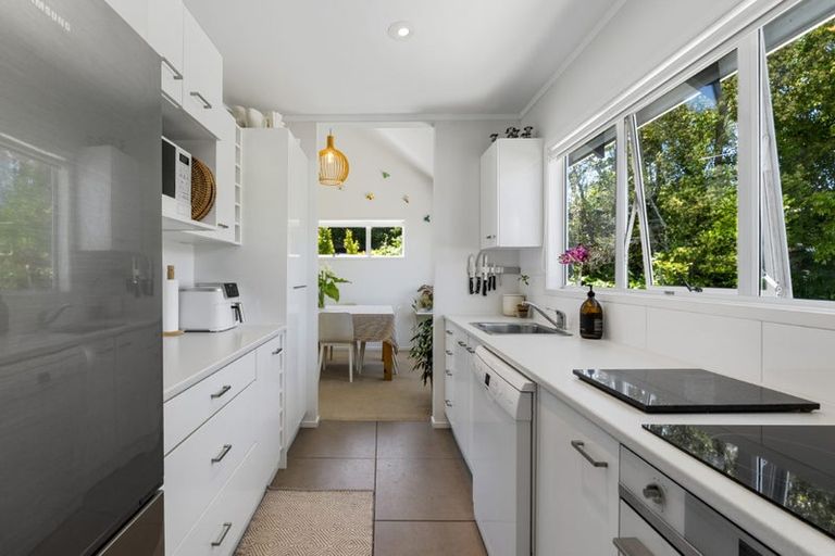 Photo of property in 1/41 Ravenwood Drive, Forrest Hill, Auckland, 0620