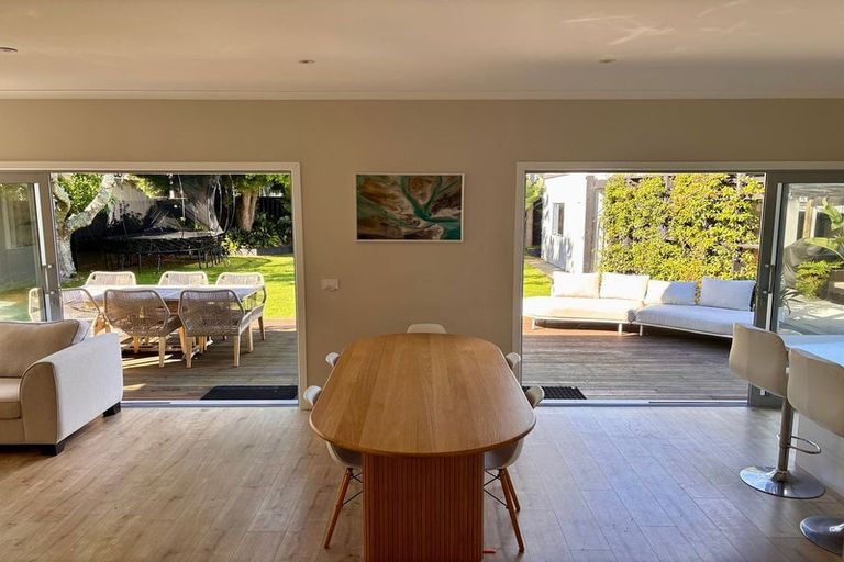 Photo of property in 18 Humariri Street, Point Chevalier, Auckland, 1022