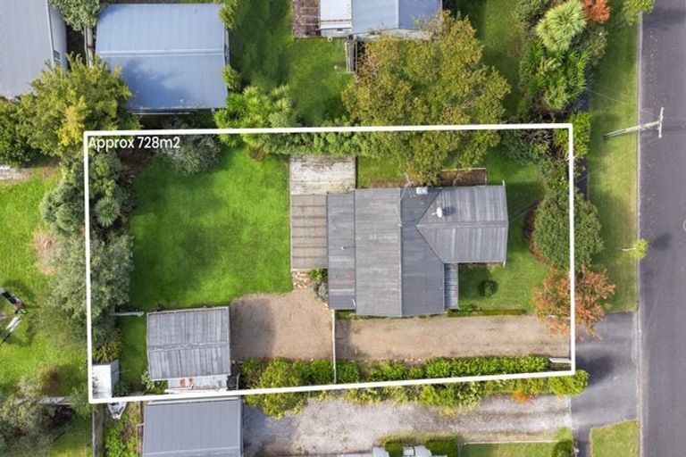 Photo of property in 27 Oxford Street, Fairfield, Hamilton, 3214