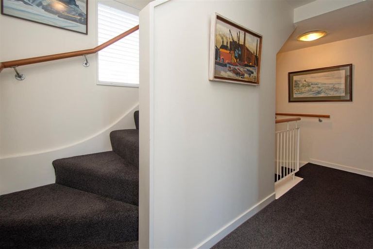 Photo of property in 2 Oakford Close, Riccarton, Christchurch, 8011