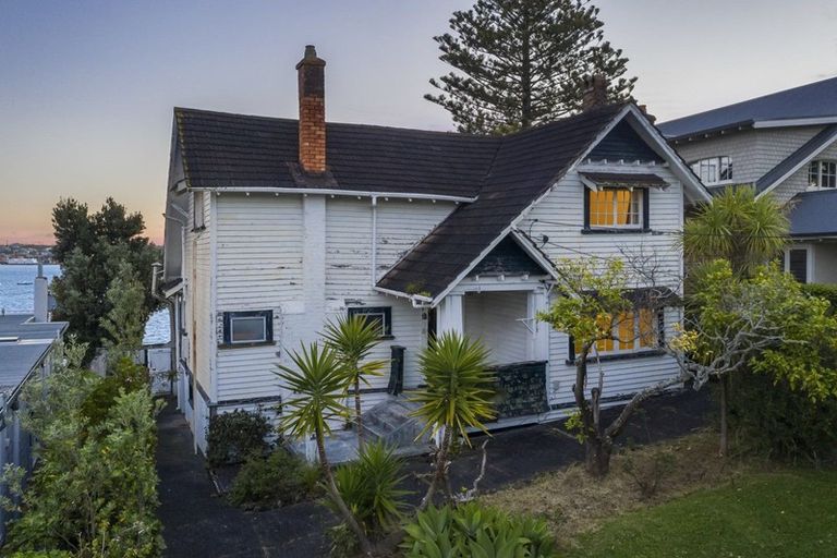 Photo of property in 5 Stanley Point Road, Stanley Point, Auckland, 0624