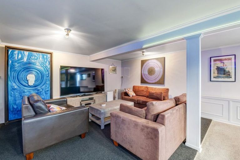 Photo of property in 15 Leiden Place, Totara Vale, Auckland, 0629