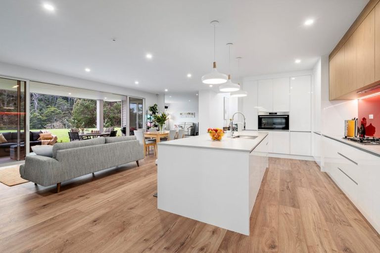 Photo of property in 15 Nola Road, Oratia, Auckland, 0604