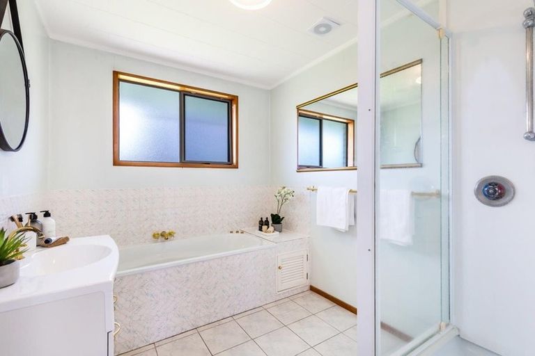 Photo of property in 11 Battersea Place, Richmond Heights, Taupo, 3330