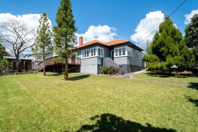 Photo of property in 277 Glengarry Road, Glen Eden, Auckland, 0602