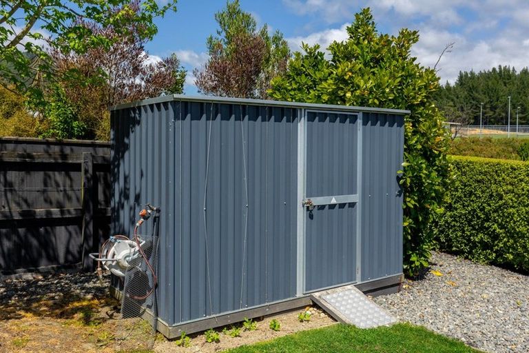 Photo of property in 27 Glentui Place, Waikawa, Picton, 7220