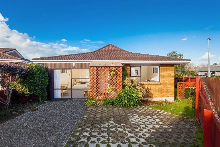 Photo of property in 8 Tate Grove, Half Moon Bay, Auckland, 2012