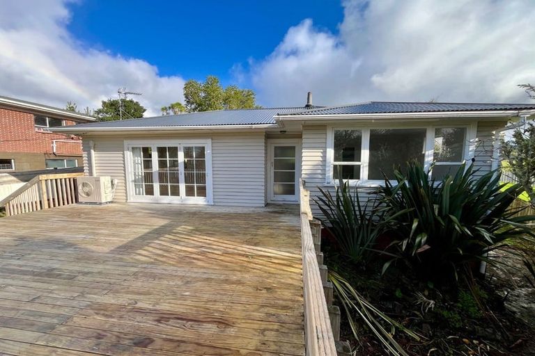 Photo of property in 15 Pine Avenue, Henderson, Auckland, 0612