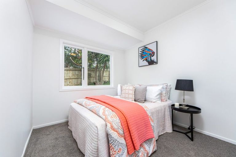 Photo of property in 114 Edmonton Road, Henderson, Auckland, 0612