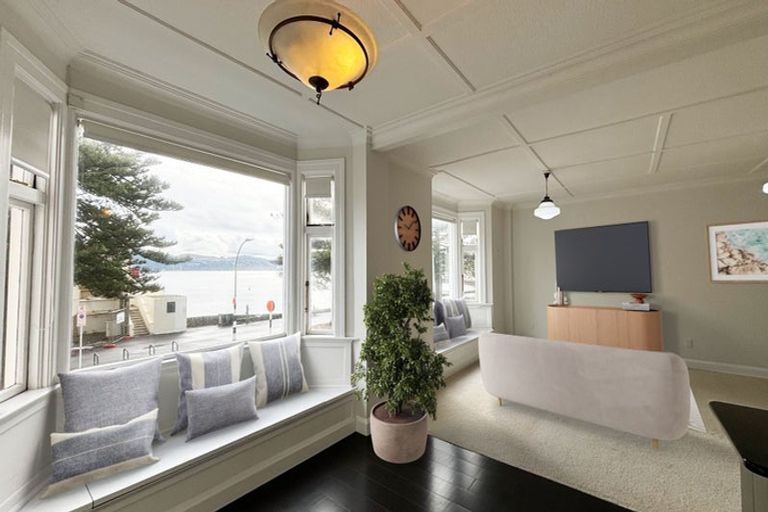 Photo of property in 2/246 Oriental Parade, Oriental Bay, Wellington, 6011